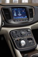 Chrysler 200 2015 года